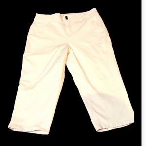 Lane Bryant white capris nwot